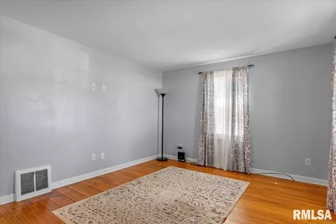 Living - 2036 N 22nd St, Springfield, IL 62702 photo 1 of 2