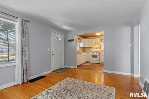 Entry Way - 2036 N 22nd St, Springfield, IL 62702 photo 1 of 3