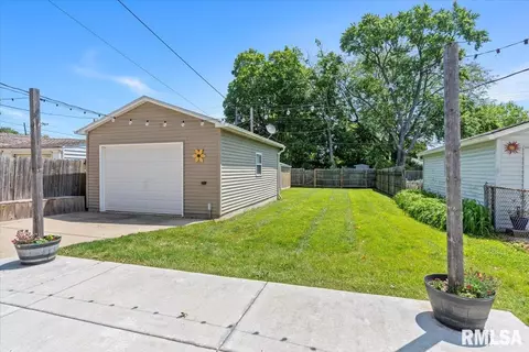 Exterior - 2036 N 22nd St, Springfield, IL 62702 photo 2 of 5