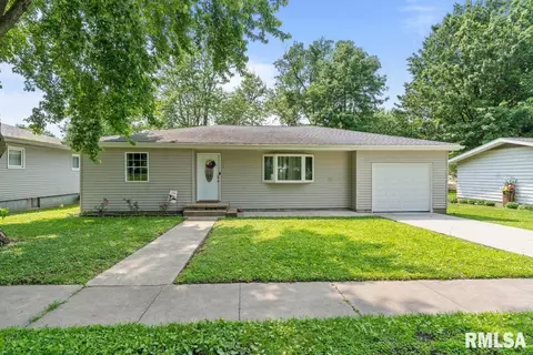 304 S Curtis St, Edinburg, IL 62531