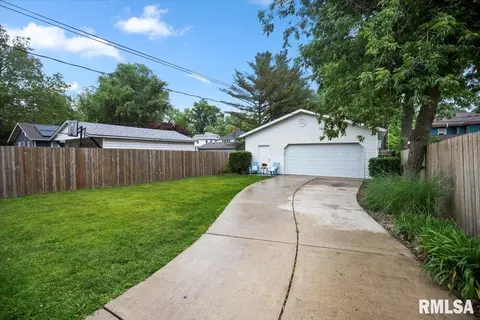 Exterior - 1412 Walnut St, Springfield, IL 62704 photo 4 of 4