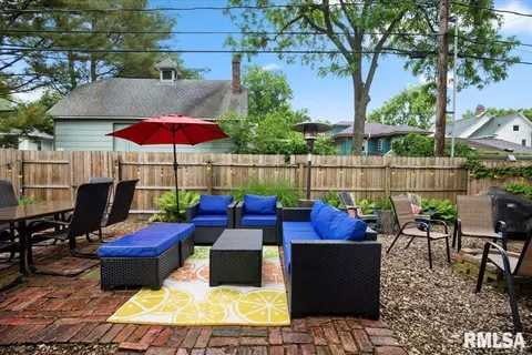 Exterior - 1412 Walnut St, Springfield, IL 62704 photo 3 of 4