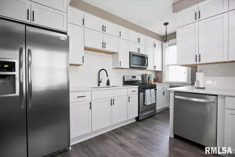 Kitchen - 1412 Walnut St, Springfield, IL 62704 photo 2 of 2