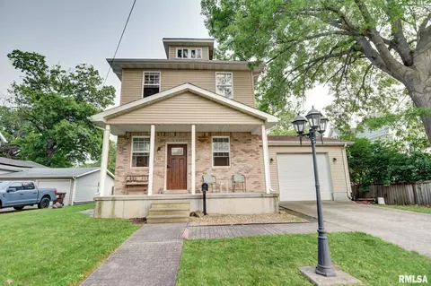 130 E Powell St, Taylorville, IL 62568