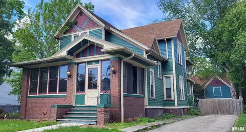 1262 N Broad St, Galesburg, IL 61401