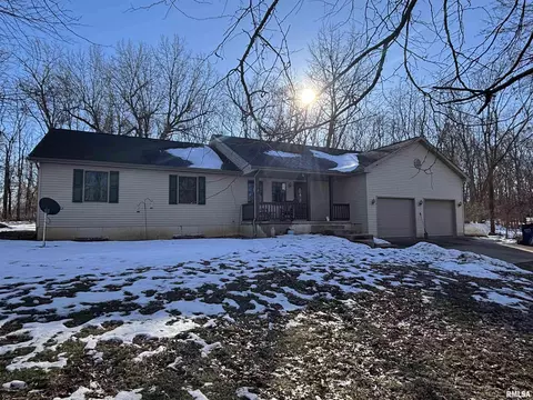 8956 Strawberry Ln, Dawson, IL 62520
