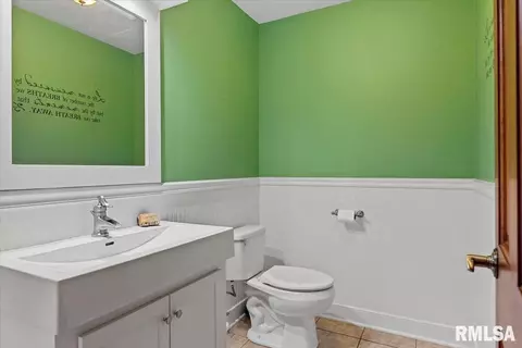 Bath - 7 Marshall Ct, Springfield, IL 62712 photo 1 of 4