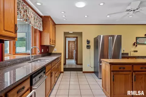 Kitchen - 7 Marshall Ct, Springfield, IL 62712 photo 1 of 7
