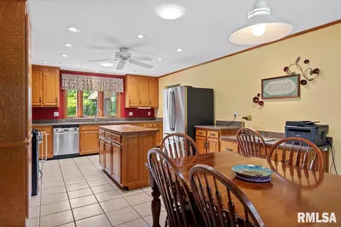 Kitchen - 7 Marshall Ct, Springfield, IL 62712 photo 3 of 7