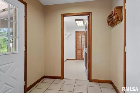 Entry Way - 7 Marshall Ct, Springfield, IL 62712 photo 1 of 1