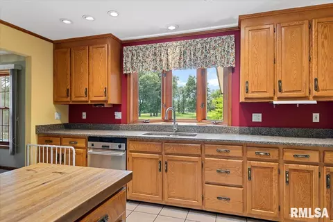 Kitchen - 7 Marshall Ct, Springfield, IL 62712 photo 6 of 7