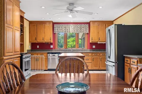 Kitchen - 7 Marshall Ct, Springfield, IL 62712 photo 4 of 7