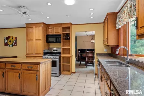 Kitchen - 7 Marshall Ct, Springfield, IL 62712 photo 7 of 7