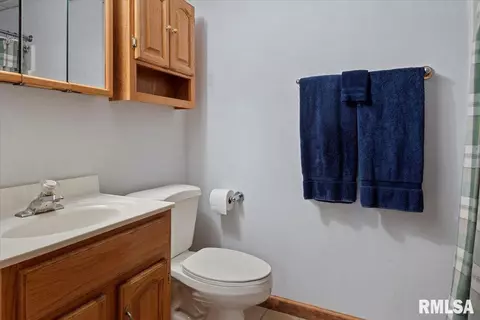 Bath - 7 Marshall Ct, Springfield, IL 62712 photo 4 of 4