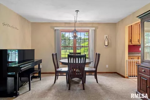 Dining - 7 Marshall Ct, Springfield, IL 62712 photo 1 of 2