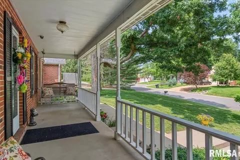 Exterior - 7 Marshall Ct, Springfield, IL 62712 photo 4 of 17