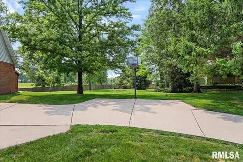 Exterior - 7 Marshall Ct, Springfield, IL 62712 photo 7 of 17