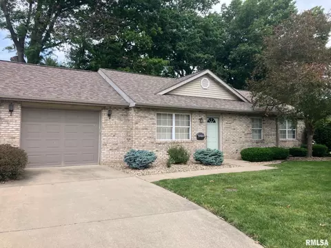 1315 W Park Ave, Taylorville, IL 62568