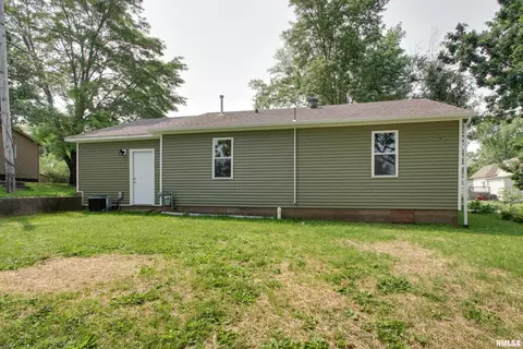 216 E Benson St, Pittsfield, IL 62363 photo 24