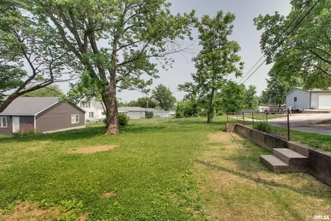 216 E Benson St, Pittsfield, IL 62363 photo 25