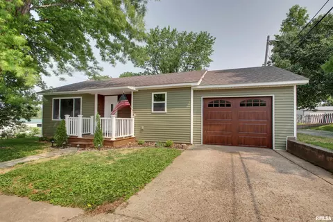 216 E Benson St, Pittsfield, IL 62363