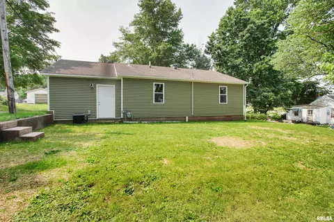 216 E Benson St, Pittsfield, IL 62363 photo 23