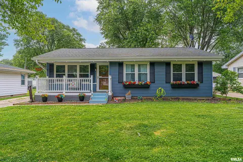 1702 Rutledge Dr, Lincoln, IL 62656
