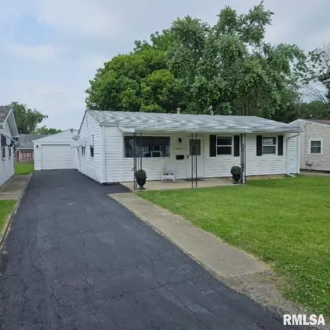 1037 Centre St, Springfield, IL 62704