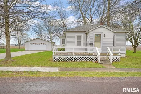 444 S Emmett St, Virden, IL 62690