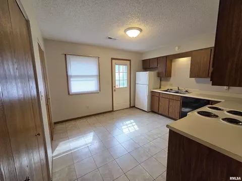45-47 Holliday Rd, Springfield, IL 62702 photo 3