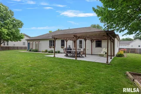 Exterior - 6723 Phlox Dr, Springfield, IL 62712 photo 6 of 11