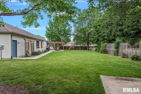 Exterior - 6723 Phlox Dr, Springfield, IL 62712 photo 10 of 11