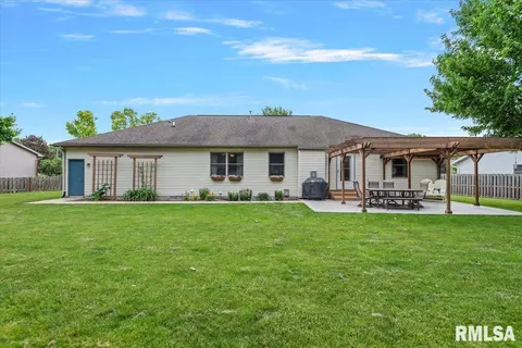 Exterior - 6723 Phlox Dr, Springfield, IL 62712 photo 7 of 11