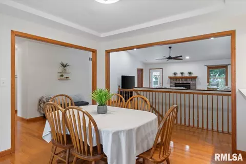 Dining - 6723 Phlox Dr, Springfield, IL 62712 photo 3 of 4