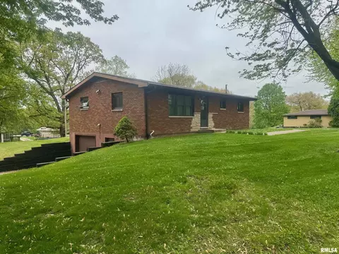 728 Loren Dr, Quincy, IL 62305