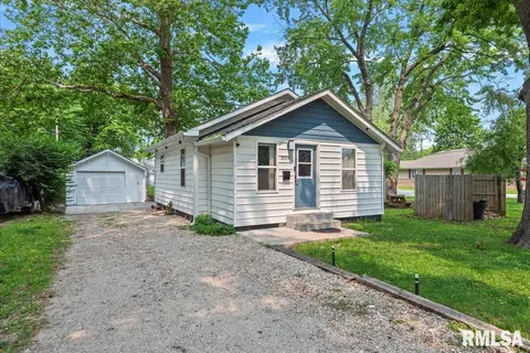 2705 S Walnut St, Springfield, IL 62704