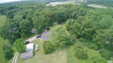 27425 Quarton Rd, Palmyra, IL 62674