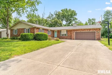 69 Axline Rd, Chatham, IL 62629