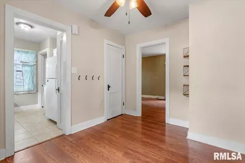 Entry Way - 2639 S 8th St, Springfield, IL 62703 photo 1 of 7