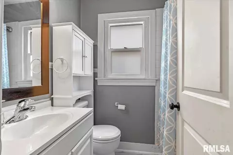 Bath - 2639 S 8th St, Springfield, IL 62703 photo 1 of 1