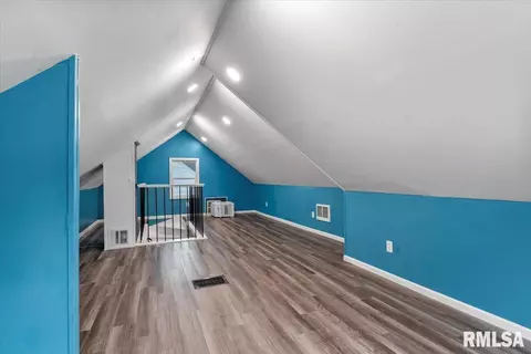 Entry Way - 2639 S 8th St, Springfield, IL 62703 photo 6 of 7