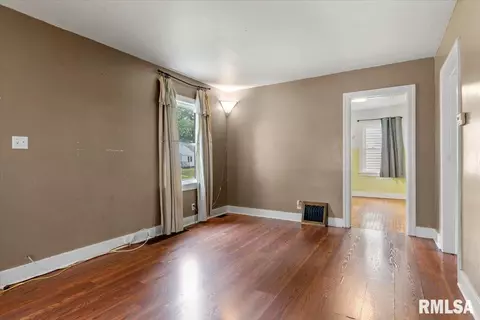 Living - 2639 S 8th St, Springfield, IL 62703 photo 1 of 3