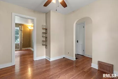 Entry Way - 2639 S 8th St, Springfield, IL 62703 photo 2 of 7