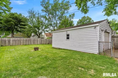 Exterior - 2639 S 8th St, Springfield, IL 62703 photo 4 of 5