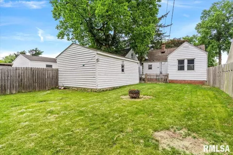Exterior - 2639 S 8th St, Springfield, IL 62703 photo 5 of 5