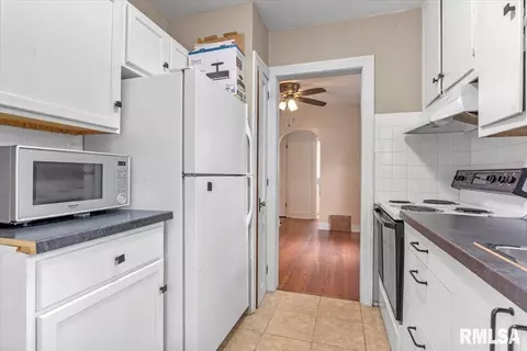 Entry Way - 2639 S 8th St, Springfield, IL 62703 photo 4 of 7