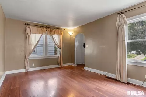 Living - 2639 S 8th St, Springfield, IL 62703 photo 2 of 3