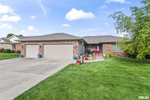 614 Willows Ave, Chatham, IL 62629