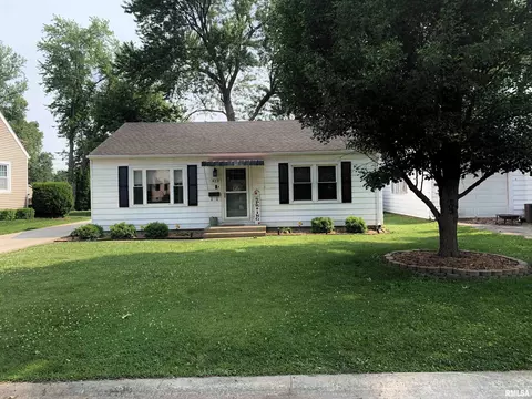 413 N Laurel Dr, Jacksonville, IL 62650