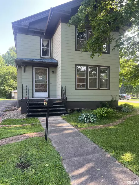 351 W North St, Galesburg, IL 61401